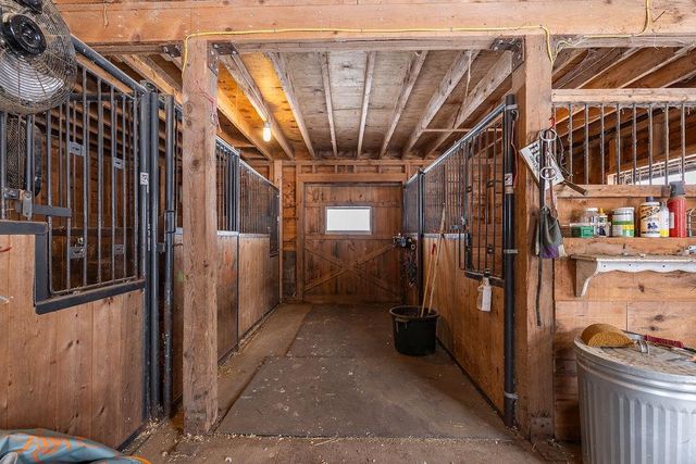 570 County Road, Bradford, NH 03221