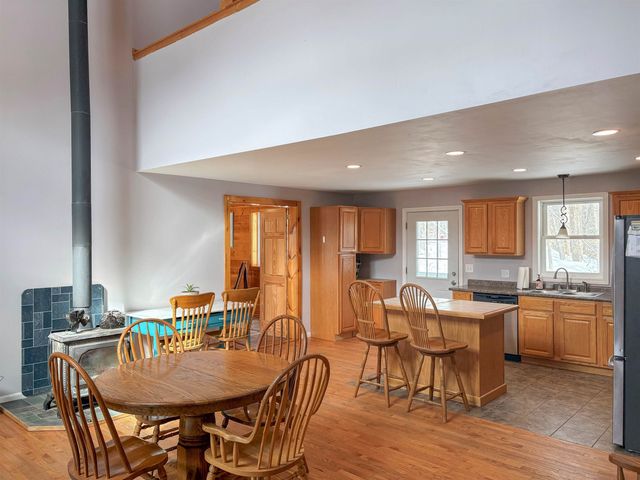 570 County Road, Bradford, NH 03221