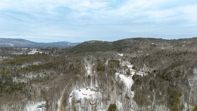 570 County Road, Bradford, NH 03221