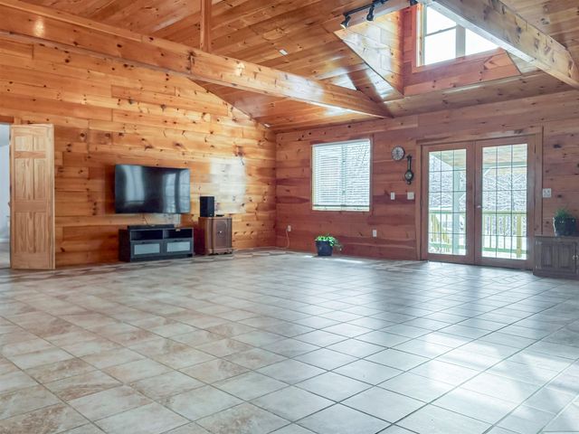 570 County Road, Bradford, NH 03221