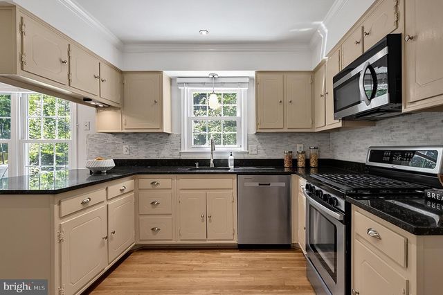 8620 YARDLEY DR, Alexandria, VA 22308