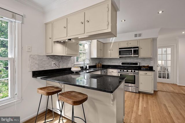 8620 YARDLEY DR, Alexandria, VA 22308