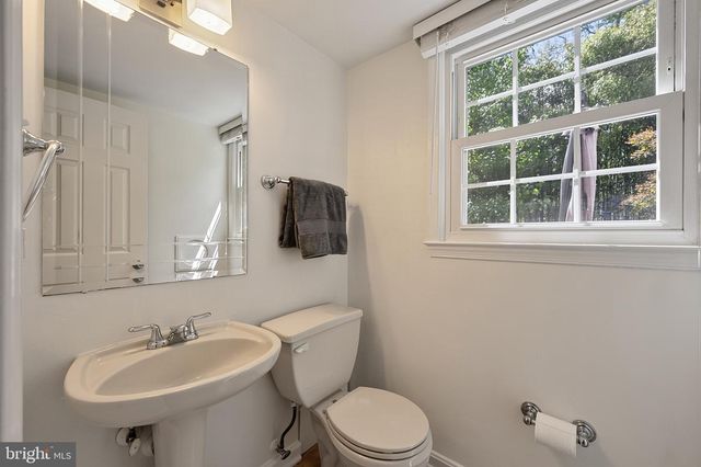 8620 YARDLEY DR, Alexandria, VA 22308