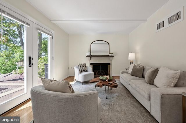8620 YARDLEY DR, Alexandria, VA 22308