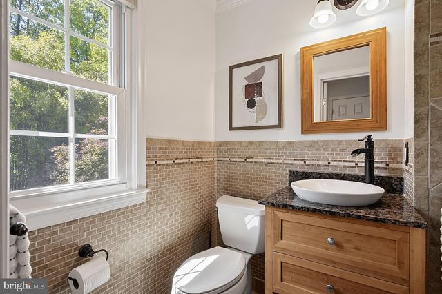 8620 YARDLEY DR, Alexandria, VA 22308