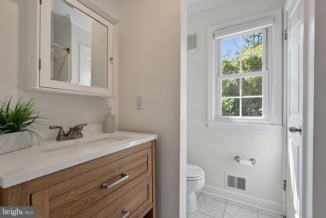 8620 YARDLEY DR, Alexandria, VA 22308