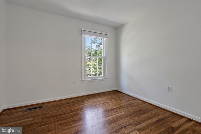 8620 YARDLEY DR, Alexandria, VA 22308