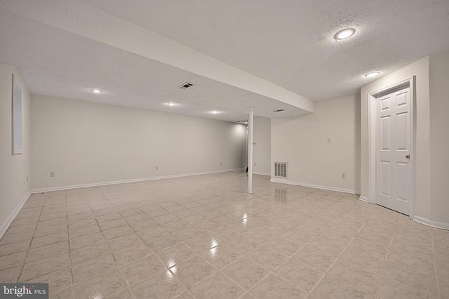 8620 YARDLEY DR, Alexandria, VA 22308