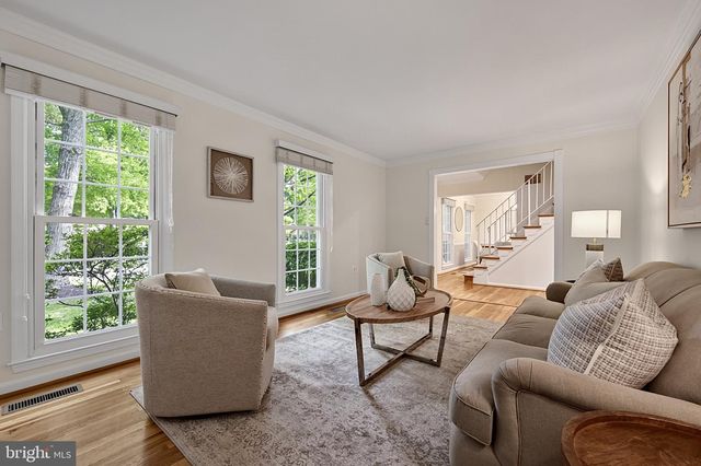 8620 YARDLEY DR, Alexandria, VA 22308
