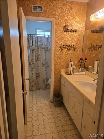 1526 Wakefield, Tuscaloosa, AL 35405