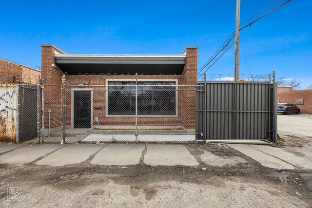 3327 W Columbus Avenue, Chicago, IL 60652