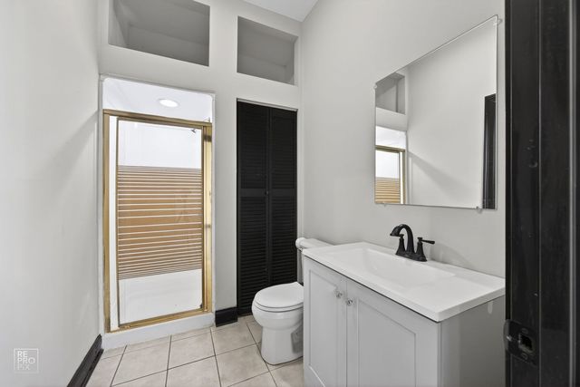 3327 W Columbus Avenue, Chicago, IL 60652