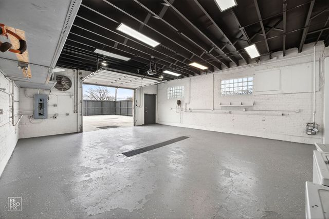 3327 W Columbus Avenue, Chicago, IL 60652