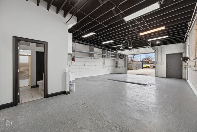 3327 W Columbus Avenue, Chicago, IL 60652