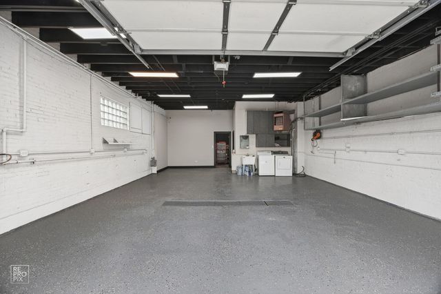 3327 W Columbus Avenue, Chicago, IL 60652