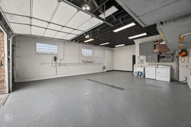 3327 W Columbus Avenue, Chicago, IL 60652