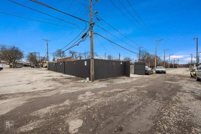 3327 W Columbus Avenue, Chicago, IL 60652