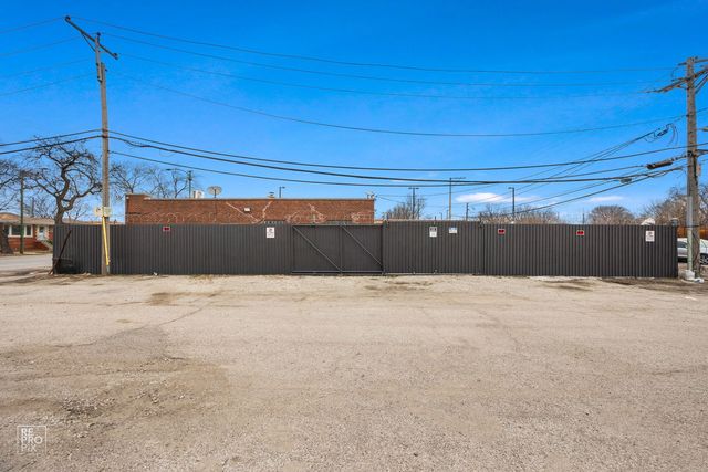 3327 W Columbus Avenue, Chicago, IL 60652