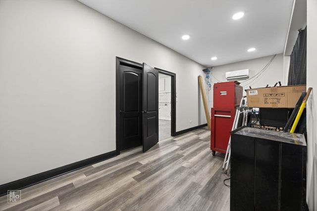 3327 W Columbus Avenue, Chicago, IL 60652