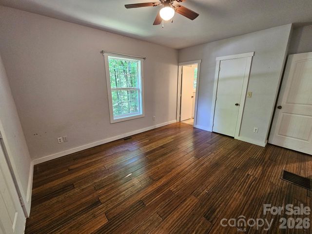 100 Squirrel Lane, Sapphire, NC 28774