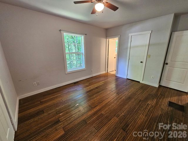 100 Squirrel Lane, Sapphire, NC 28774