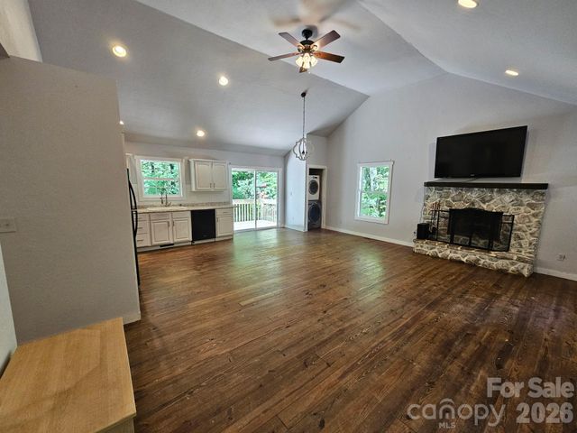 100 Squirrel Lane, Sapphire, NC 28774