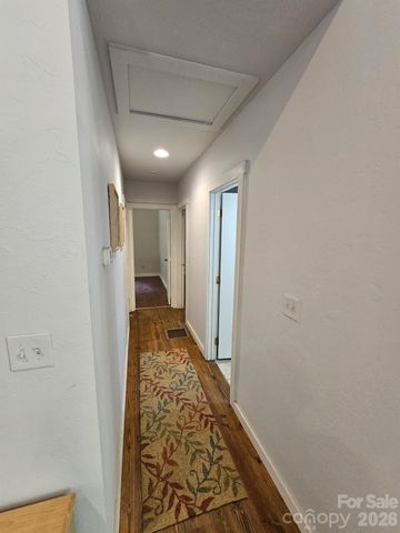 100 Squirrel Lane, Sapphire, NC 28774