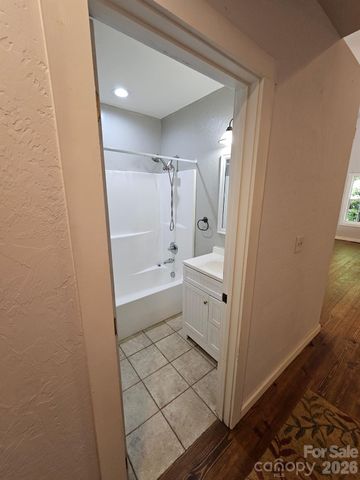 100 Squirrel Lane, Sapphire, NC 28774