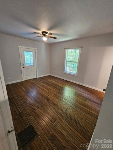 100 Squirrel Lane, Sapphire, NC 28774