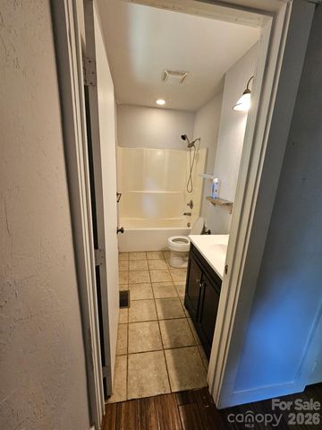100 Squirrel Lane, Sapphire, NC 28774