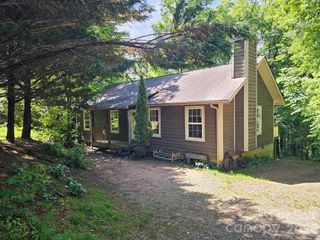 100 Squirrel Lane, Sapphire, NC 28774