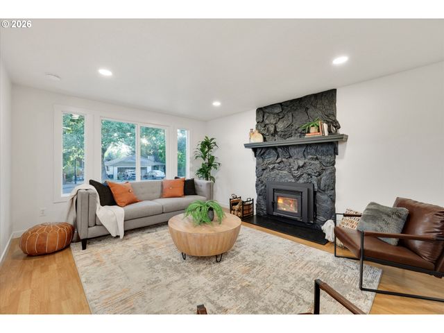 5070 Sw 168TH Pl, Beaverton, OR 97078
