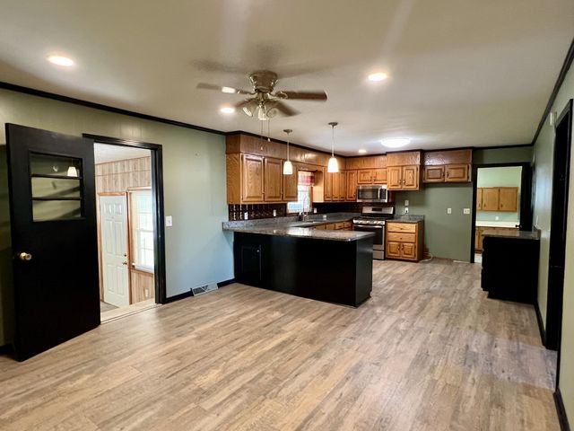 638 N Broadway, Portland, TN 37148