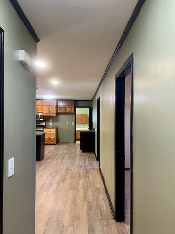 638 N Broadway, Portland, TN 37148