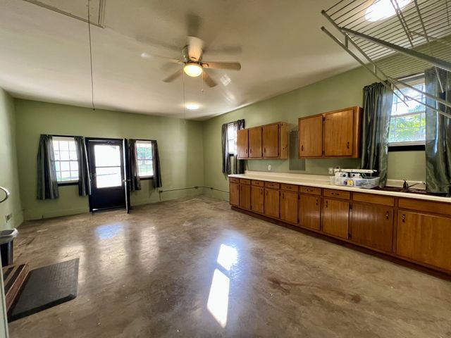 638 N Broadway, Portland, TN 37148