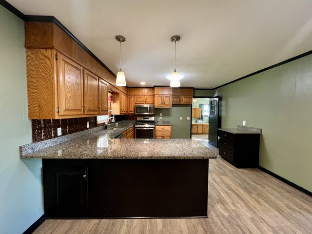 638 N Broadway, Portland, TN 37148