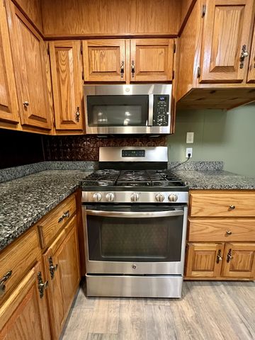 638 N Broadway, Portland, TN 37148