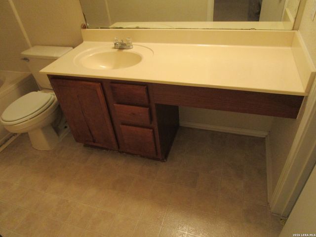 7916 CAVERN Hill, San Antonio, TX 78254