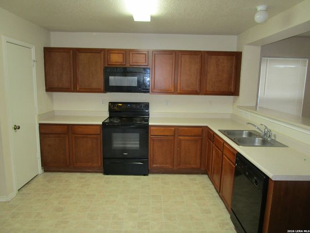 7916 CAVERN Hill, San Antonio, TX 78254