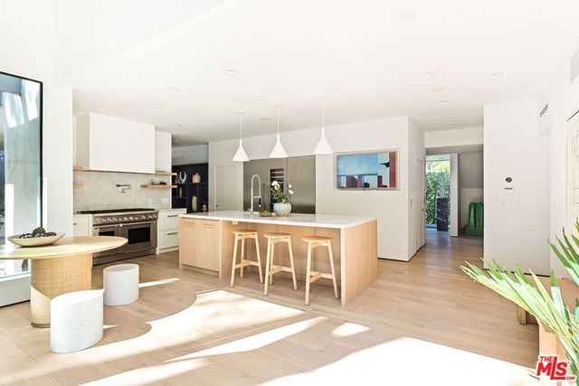 11210 Briarcliff Lane, Los Angeles, CA 91604