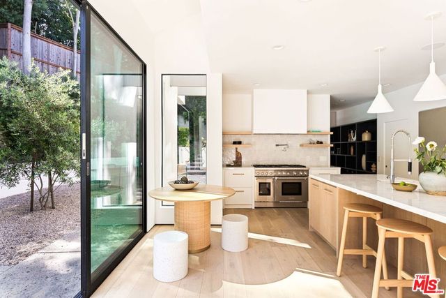 11210 Briarcliff Lane, Los Angeles, CA 91604