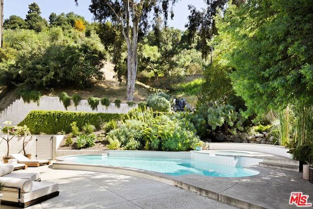 11210 Briarcliff Lane, Los Angeles, CA 91604
