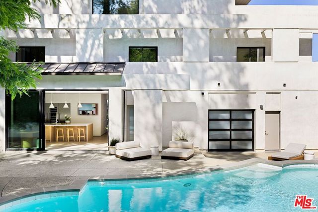 11210 Briarcliff Lane, Los Angeles, CA 91604