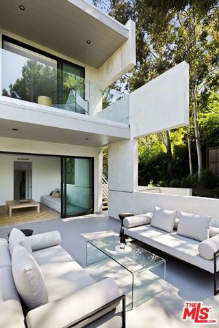 11210 Briarcliff Lane, Los Angeles, CA 91604