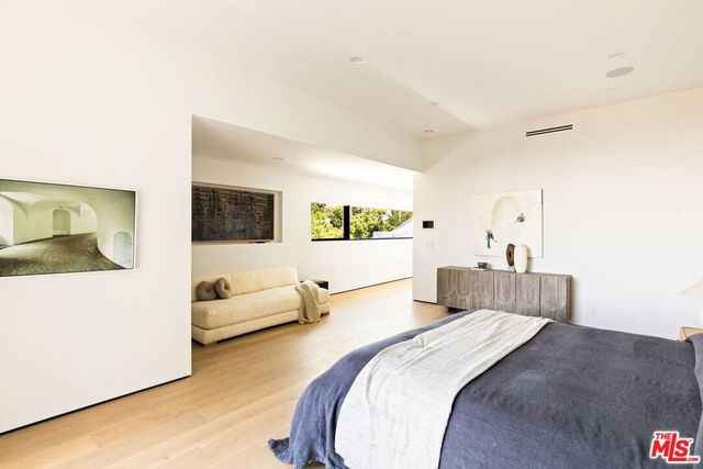 11210 Briarcliff Lane, Los Angeles, CA 91604