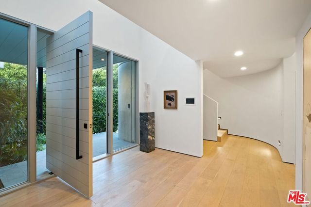 11210 Briarcliff Lane, Los Angeles, CA 91604