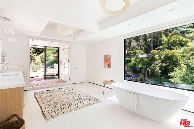 11210 Briarcliff Lane, Los Angeles, CA 91604