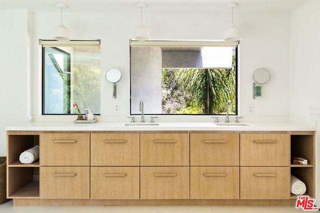 11210 Briarcliff Lane, Los Angeles, CA 91604