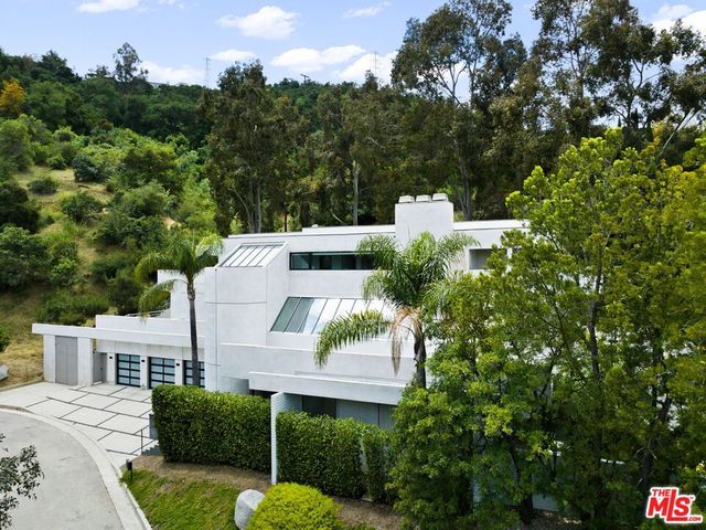 11210 Briarcliff Lane, Los Angeles, CA 91604