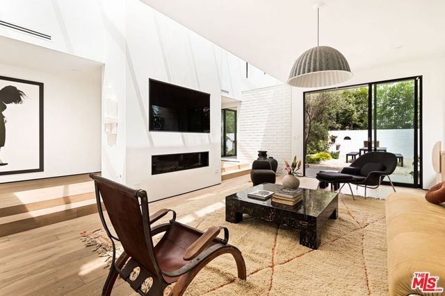 11210 Briarcliff Lane, Los Angeles, CA 91604